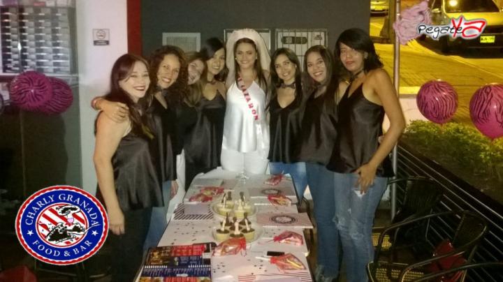 Foto 5 de Charly Food Bar - 1er FDS Nov 2014 en Charly Food Bar, Cali