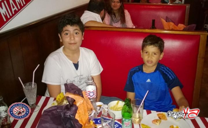 Foto 23 de Charly Food Bar - 4to FDS Octubre 2014 en Charly Food Bar, Cali