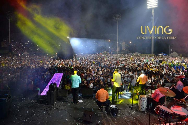 Foto 26 de Living Conciertos Feria De Cali 2016 en Living Night Club, Cali