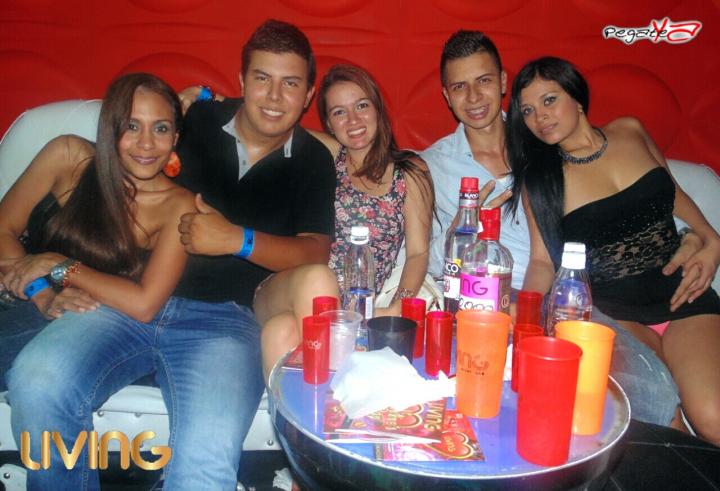 Foto 35 de Living - Amor y Amistad en Living Night Club, Cali