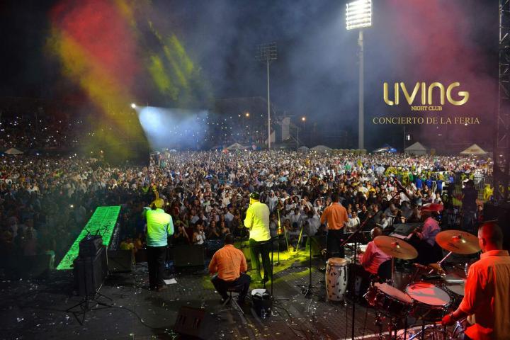 Foto 28 de Living Conciertos Feria De Cali 2016 en Living Night Club, Cali