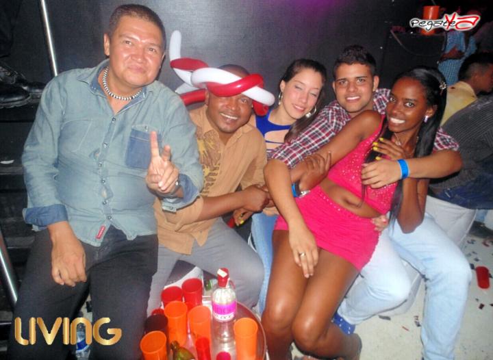 Foto 37 de Living - Amor y Amistad en Living Night Club, Cali