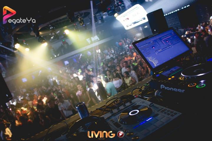 Foto 44 de Living - 1er & 2do Fds Agosto 2016 en Living Night Club, Cali