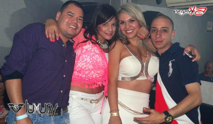 Foto 60 de Luxury - Septiembre 27 en Discoteca Luxury Medellin, Medellín