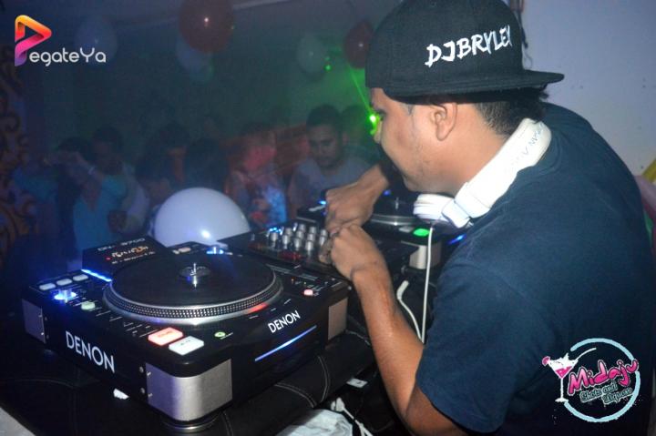 Foto 27 de MIDAJU - 3er - 4to Fds Nov. 2015 en Midaju Bar