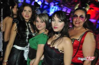 Foto 31 de Mangos Halloween 2011 Dia 2 en Discoteca Mangos Medellin, Medellín