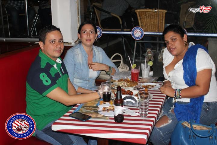 Foto 13 de Charly Food Bar - 1er FDS Nov 2014 en Charly Food Bar, Cali