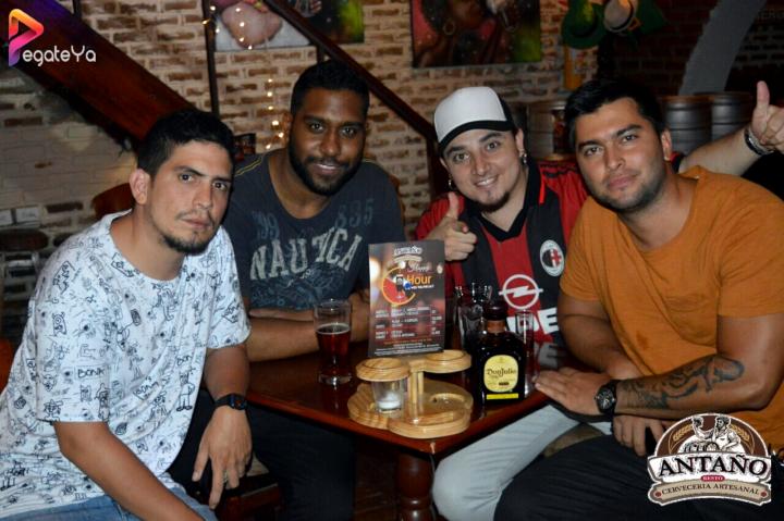Foto 2 de ANTAÑO RESTO - 4to FDS MAYO 2017 en Antaño Resto, Cali