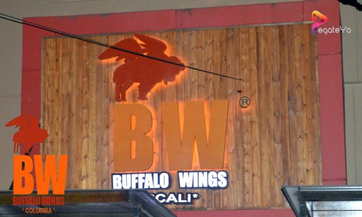 Foto 1 de Bufalo Wings - 1er FDS Julio 2015 en Búfalo Wings - Cali, Cali
