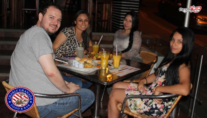 Foto 17 de Charly Food Bar - 1er FDS Nov 2014 en Charly Food Bar, Cali
