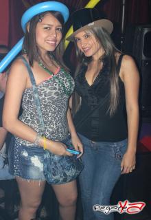 Foto 23 de Junio 22 del 2013 en Kabaret - Granada, Cali