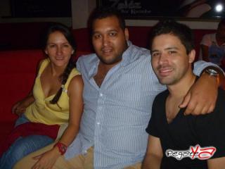Foto 13 de Marzo 31 del 2012 en Zalez Bar Karaoke Cali, Cali