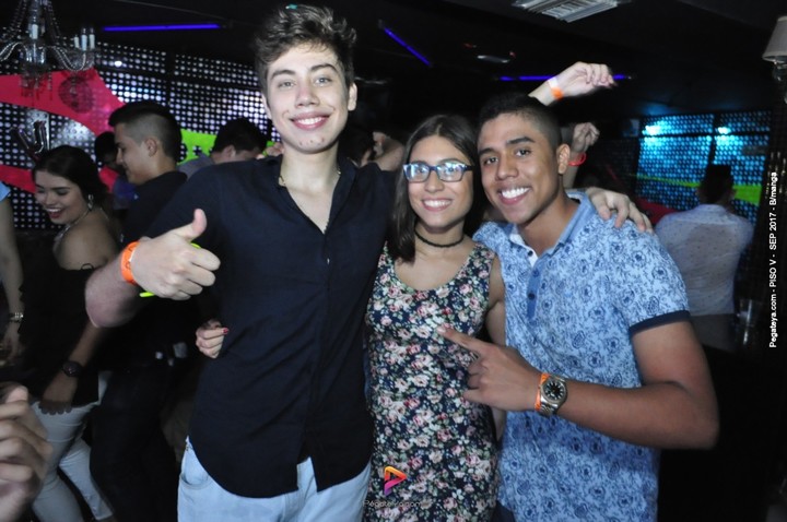 Foto 53 de PISO V - viernes 29 de sep 2017 en Bar Piso V Bucaramanga, Bucaramanga