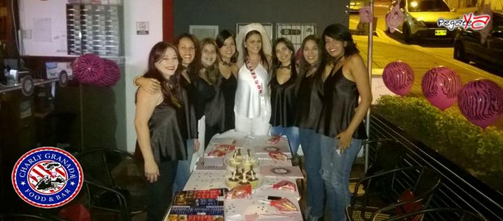 Foto 21 de Charly Food Bar - 1er FDS Nov 2014 en Charly Food Bar, Cali