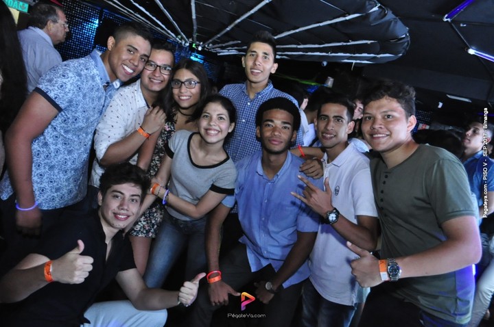 Foto 54 de PISO V - viernes 29 de sep 2017 en Bar Piso V Bucaramanga, Bucaramanga