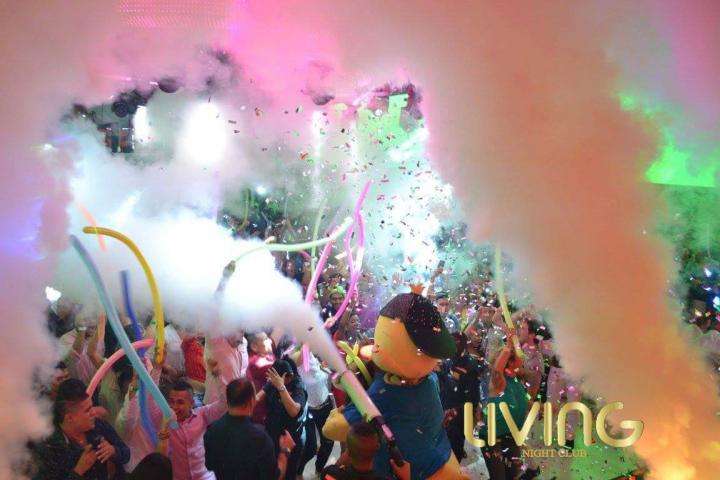 Foto 33 de Living - 1er Fds Junio 2017 en Living Night Club, Cali