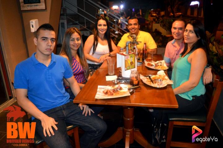 Foto 2 de Bufalo Wings - 1er FDS Junio 2015 en Búfalo Wings - Cali, Cali