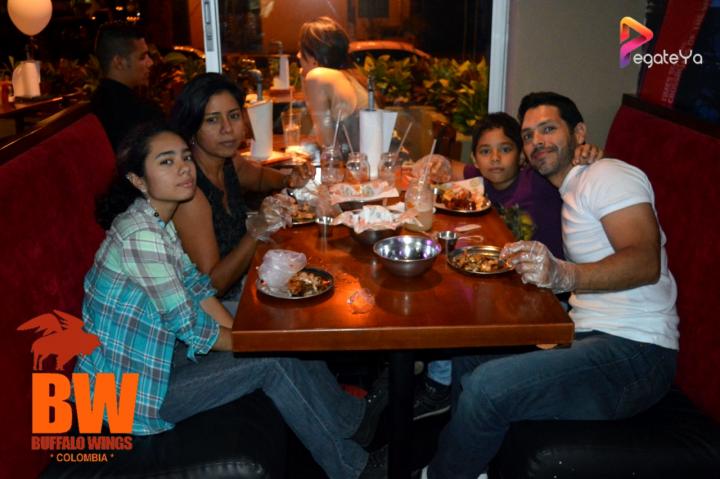 Foto 4 de Bufalo Wings - 4to FDS Mayo 2015 en Búfalo Wings - Cali, Cali
