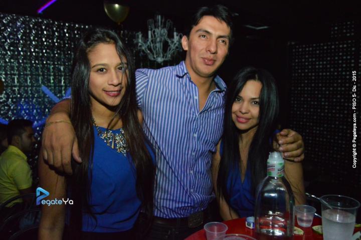 Foto 23 de PISO 5 - sabado 19 DIC 2015 en Bar Bling Bucaramanga, Bucaramanga