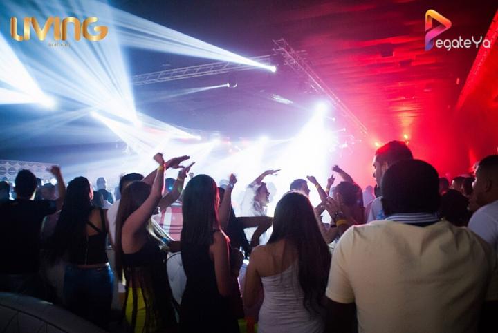 Foto 16 de Living Night Club - 1er fds Junio 2016 en Living Night Club, Cali