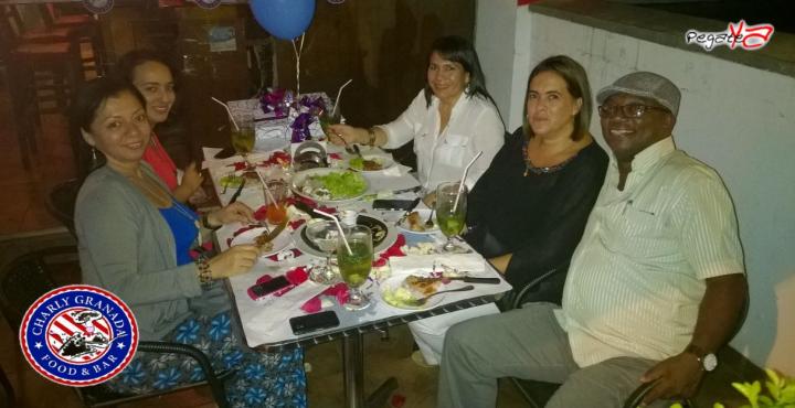 Foto 25 de Charly Food Bar - 1er FDS Nov 2014 en Charly Food Bar, Cali