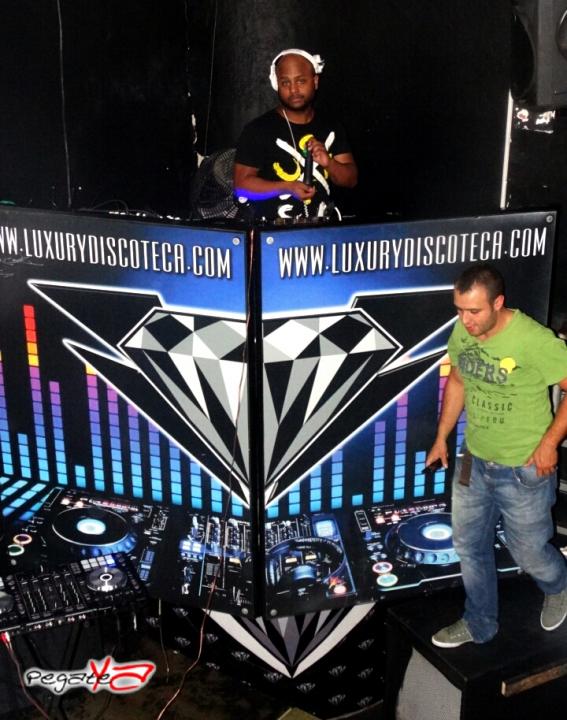 Foto 24 de Luxury - Agosto 23 en Discoteca Luxury Medellin, Medellín