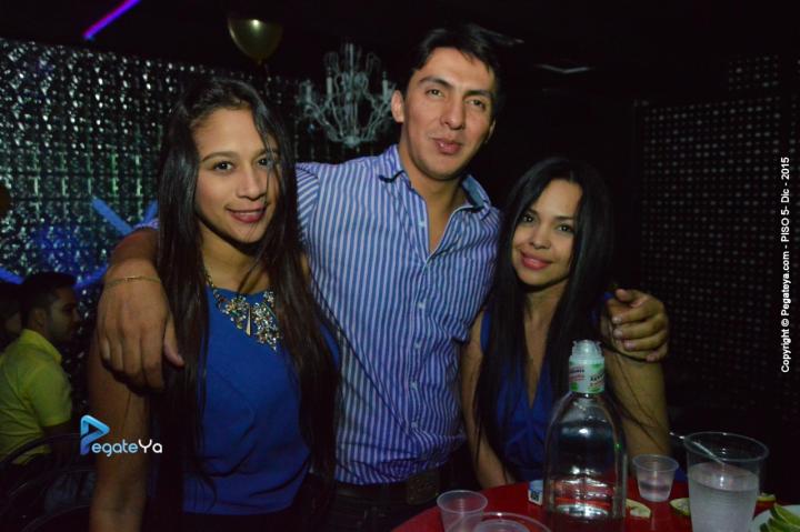 Foto 24 de PISO 5 - sabado 19 DIC 2015 en Bar Bling Bucaramanga, Bucaramanga