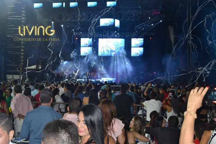 Foto 40 de Living Conciertos Feria De Cali 2016 en Living Night Club, Cali