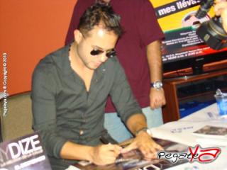 Foto 8 de Tony Dize Firma de Autografos 2010 en Tony Dize Firma de Autografos 2010, Bucaramanga
