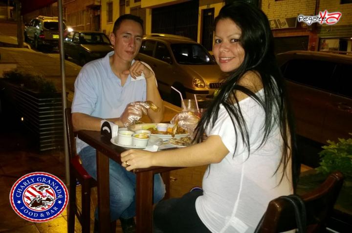 Foto 26 de Charly Food Bar - 1er FDS Nov 2014 en Charly Food Bar, Cali