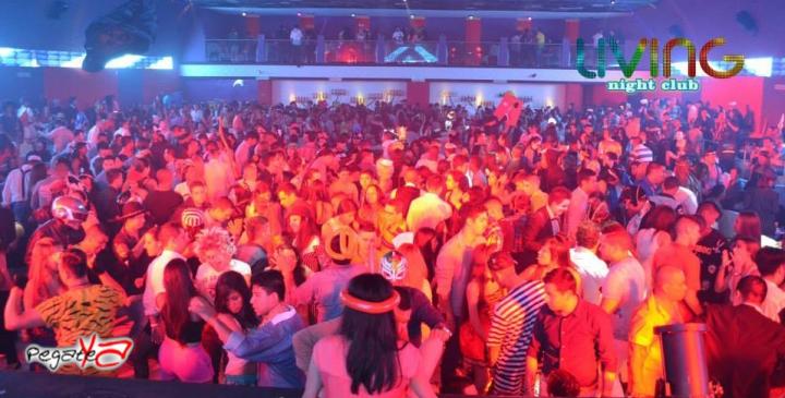 Foto 17 de Living Night Club - Halloween 2014 en Living Night Club, Cali