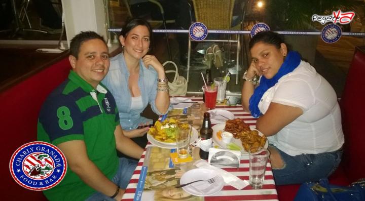 Foto 27 de Charly Food Bar - 1er FDS Nov 2014 en Charly Food Bar, Cali