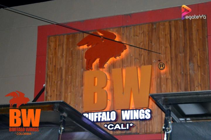 Foto 7 de Bufalo Wings - 4to FDS Mayo 2015 en Búfalo Wings - Cali, Cali
