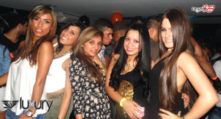 Foto 2 de Luxury - Halloween 2014 en Discoteca Luxury Medellin, Medellín