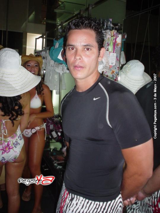Foto 60 de Trajes de Baño - 3 de mayo de 2007 en Fiestas Colombia, Medellín
