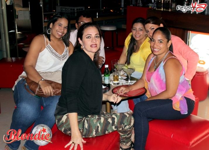 Foto 26 de Blondie - 4to FDS Nov 2014 en Blondie Bar Cali, Cali