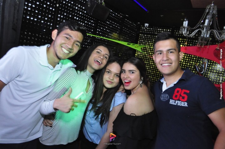 Foto 60 de PISO V - viernes 29 de sep 2017 en Bar Piso V Bucaramanga, Bucaramanga