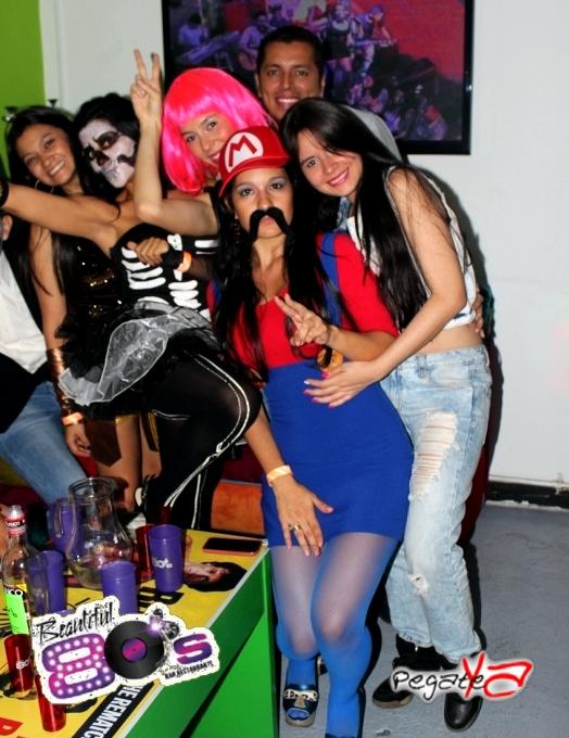 Foto 29 de Beautiful 80`s - Halloween 2014 en Beautiful 80`s Cali, Cali