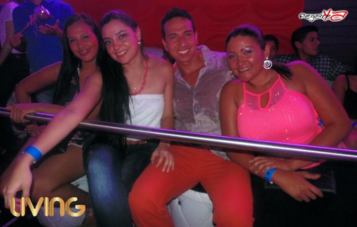 Foto 59 de Living - Amor y Amistad en Living Night Club, Cali