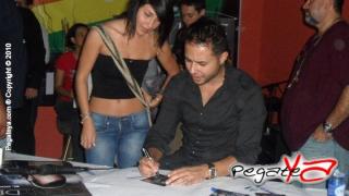 Foto 20 de Tony Dize Firma de Autografos 2010 en Tony Dize Firma de Autografos 2010, Bucaramanga