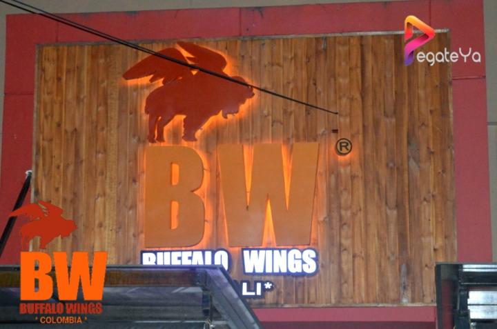 Foto 9 de Bufalo Wings - 1er FDS Junio 2015 en Búfalo Wings - Cali, Cali