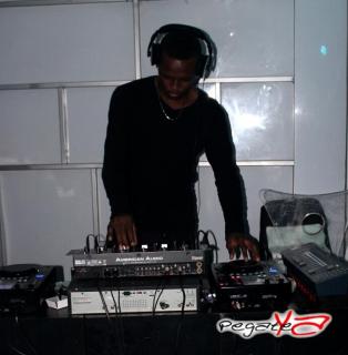 Foto 103 de Octubre 04 del 2013 en Babel / Barra Libre Cali, Cali
