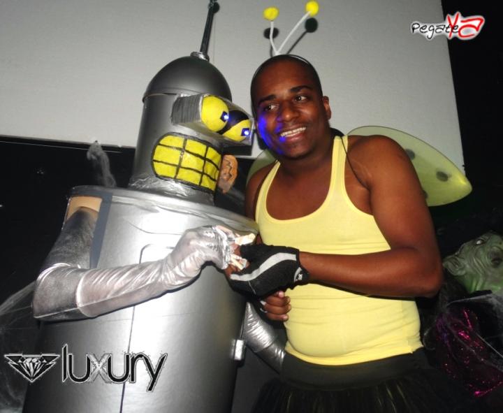 Foto 9 de Luxury - Halloween 2014 en Discoteca Luxury Medellin, Medellín