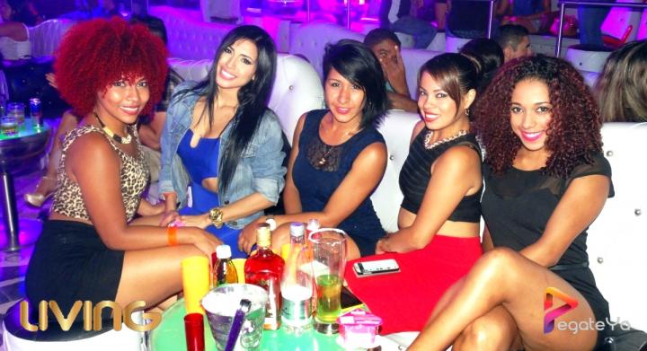 Foto 2 de Living Night Club - marzo 8 Del 2015 en Living Night Club, Cali