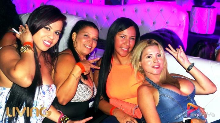 Foto 3 de Living Night Club - marzo 8 Del 2015 en Living Night Club, Cali