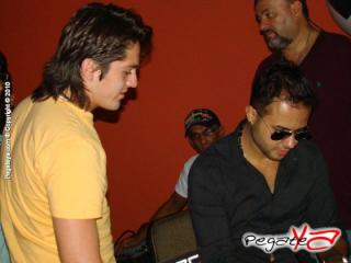 Foto 9 de Tony Dize Firma de Autografos 2010 en Tony Dize Firma de Autografos 2010, Bucaramanga