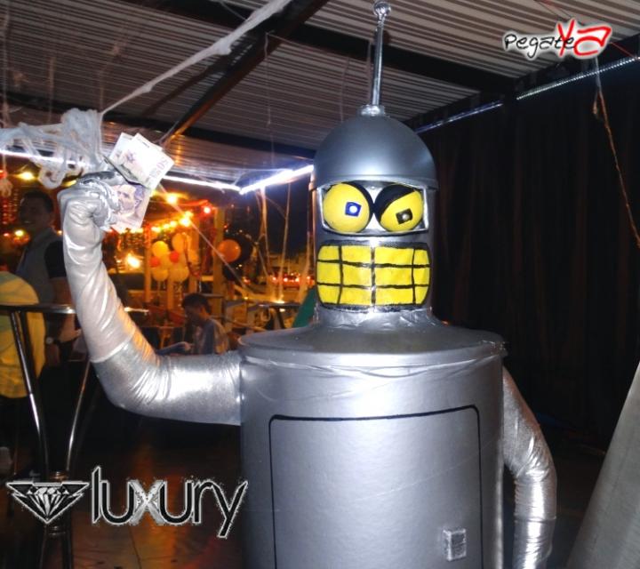Foto 12 de Luxury - Halloween 2014 en Discoteca Luxury Medellin, Medellín