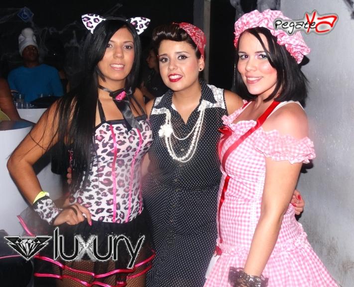 Foto 13 de Luxury - Halloween 2014 en Discoteca Luxury Medellin, Medellín