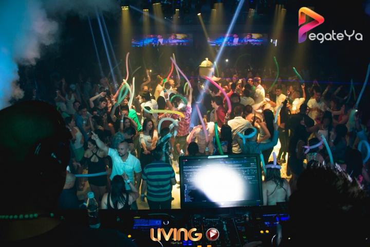Foto 17 de Living - AMOR & AMISTAD 2016 en Living Night Club, Cali