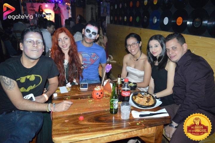 Foto 27 de Mi Dios Se Lo Pague - Hallowen 2016 en Fonda Mi Dios Se Lo Pague, Cali